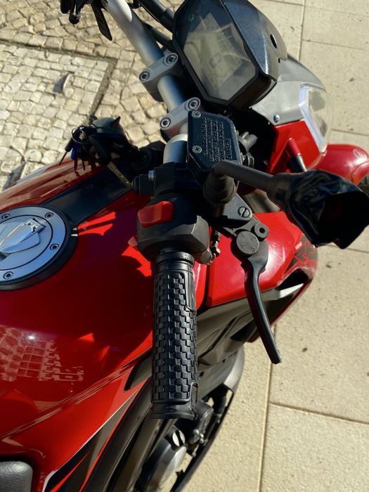 Moto rkf - vermelha
