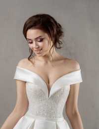 Дуже гарне весільне плаття