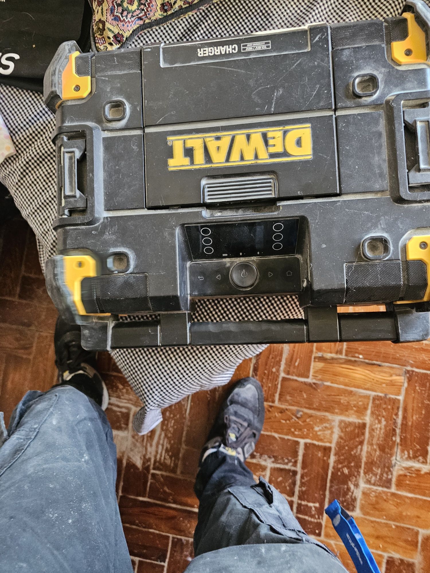 Radio carregador dewalt
