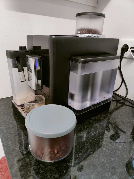 maquina de café delonghi rivelia