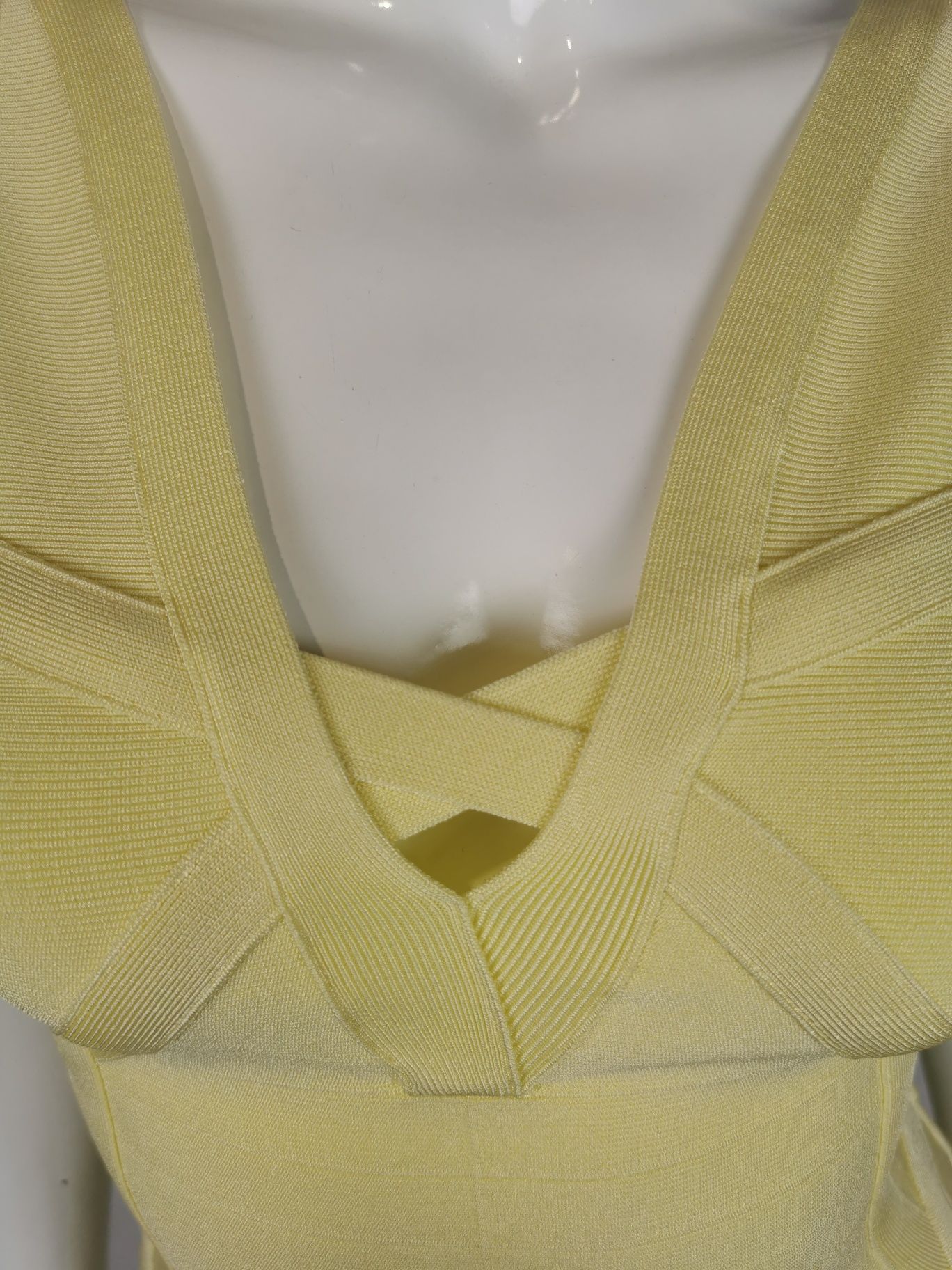 Nowa sukienka Marciano Guess XS bandażowa mini sukienka żółta
