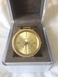 Oryginalny złoty zegarek DKNY