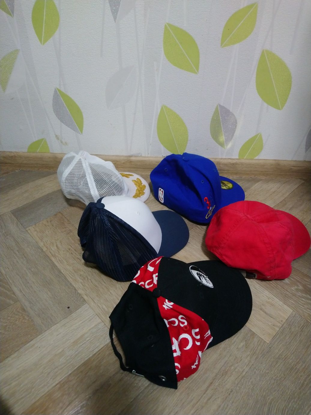Продам кепки, бейсболки, шести- й пяти- клінка