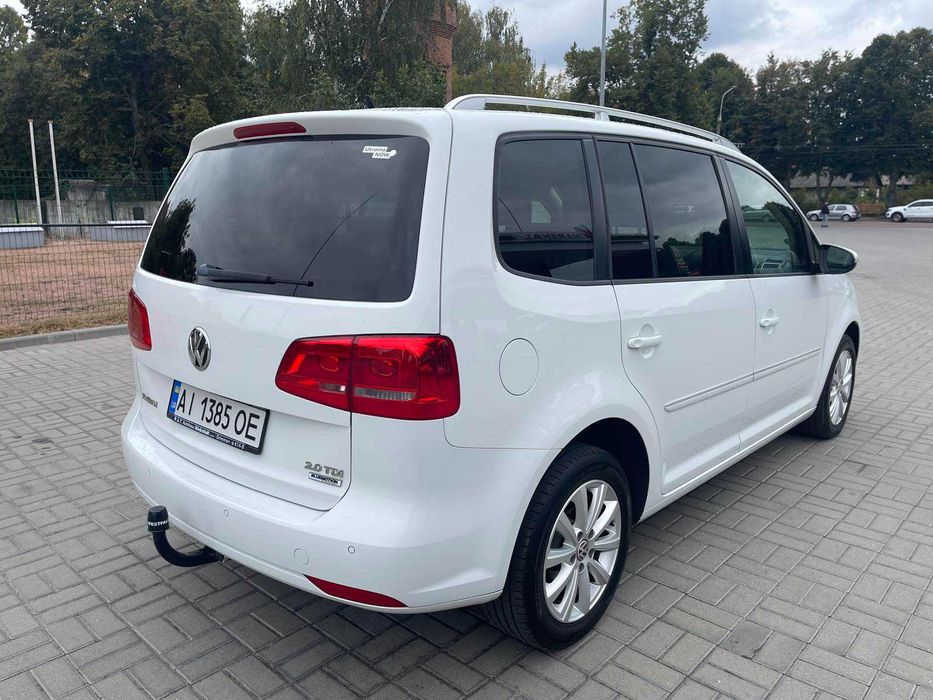 Volkswagen Touran 2015 2,0 TDI в идеале HighLine.