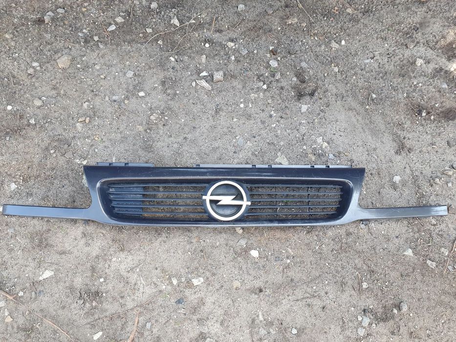 OPEL ASTRA F I GRILL PRZEDNIA ATRAPA PRZÓD EMBLEMAT