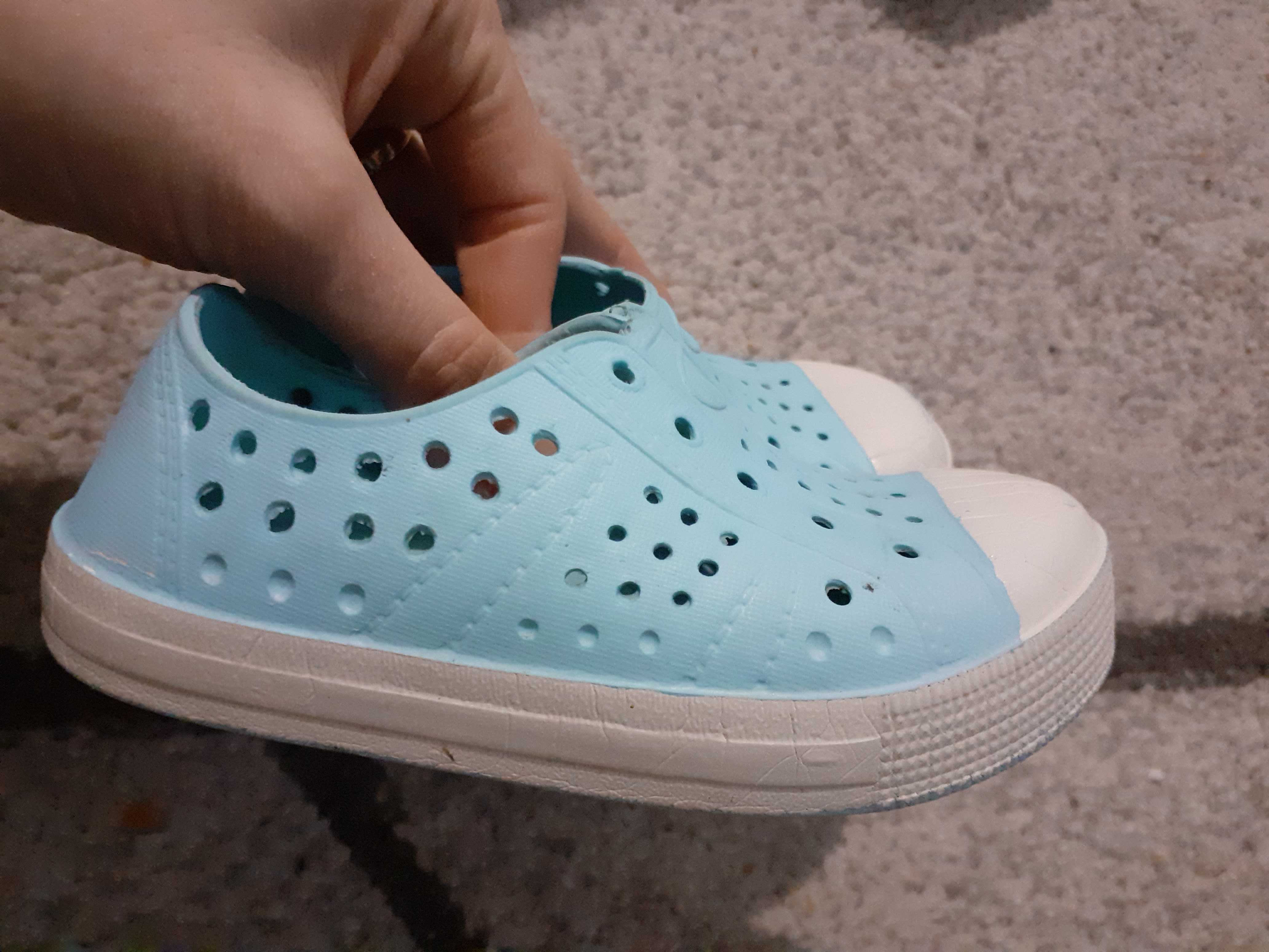 Buty typu crocs r. 22 (wkladka: 13 cm)