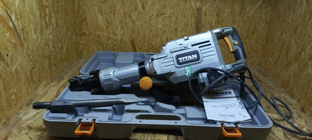 Młot wyburzeniowy titan 1700w ttb811drh