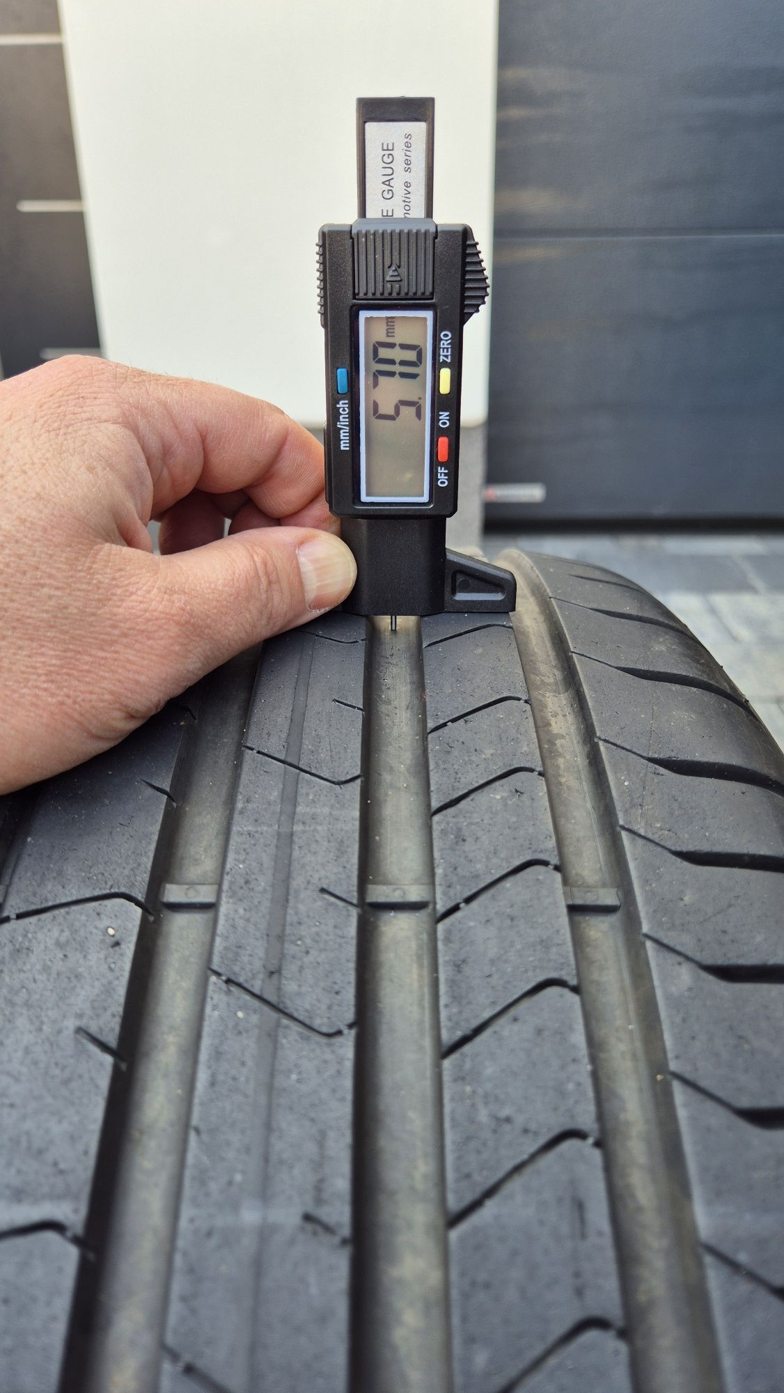 1x Pirelli P Zero PZ4 225/40R18 92Y XL A0 DOT 4621 5,7 mm
