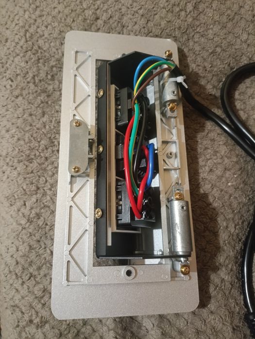 Вбудована розетка з USB