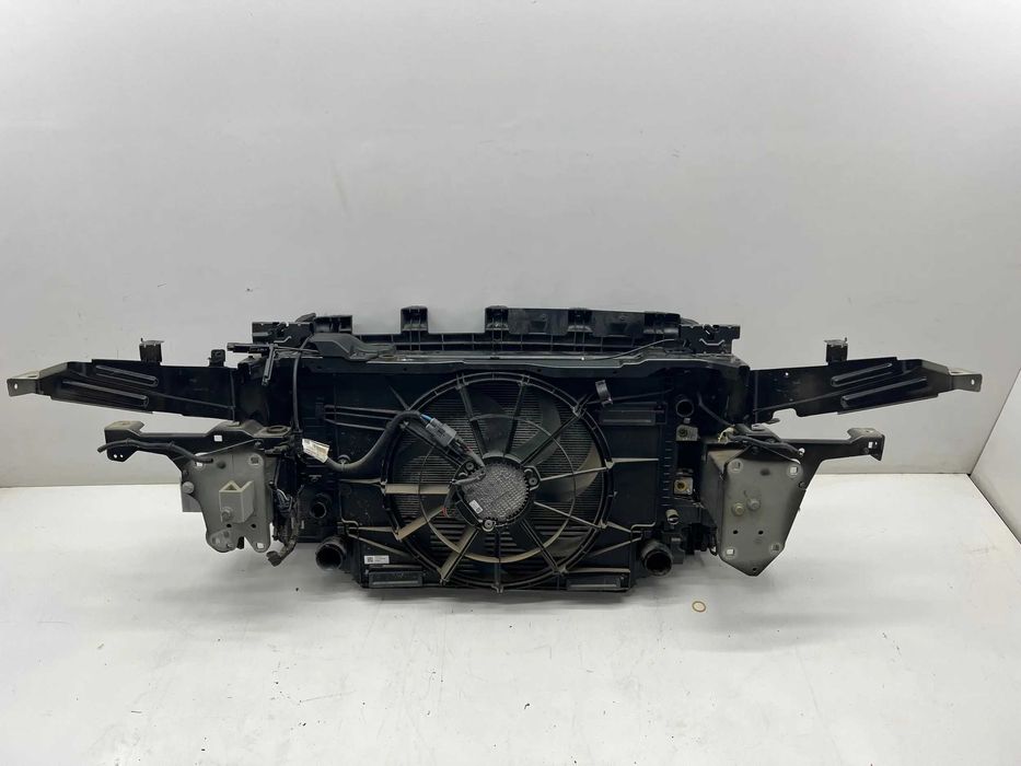 VOLVO XC40 Телевізор Передня панель