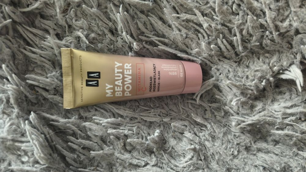 Podkład rozświetlający z witaminą C AA my beauty power