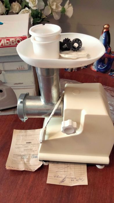 М'ясорубка електрична нова