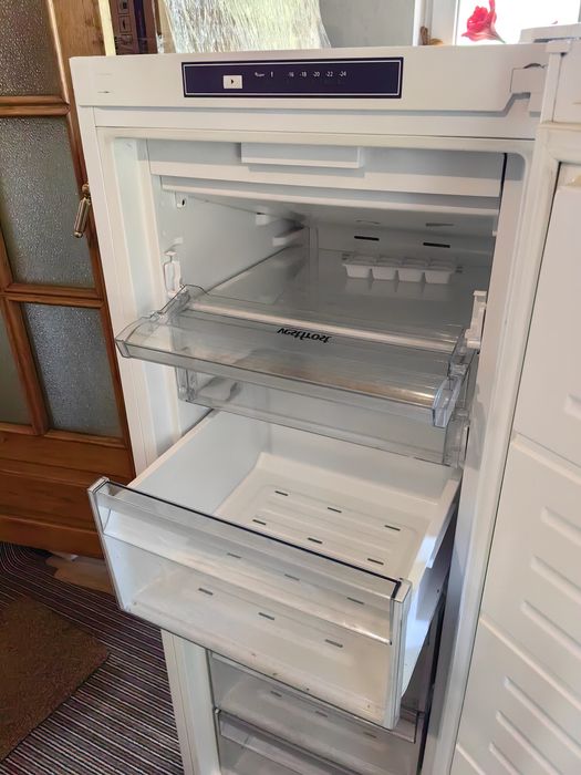 Морозильна камера Vestfrost VD 205 FNW