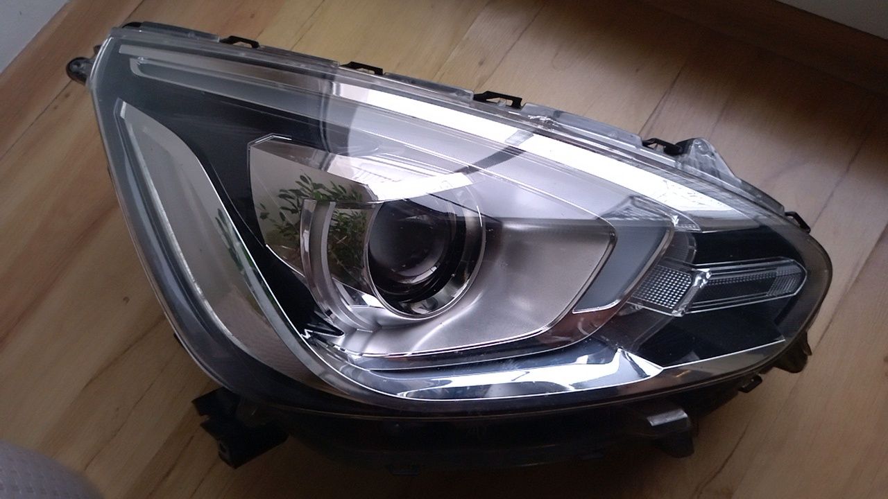 Lampa przednia Mitsubishi Space Star II soczewka