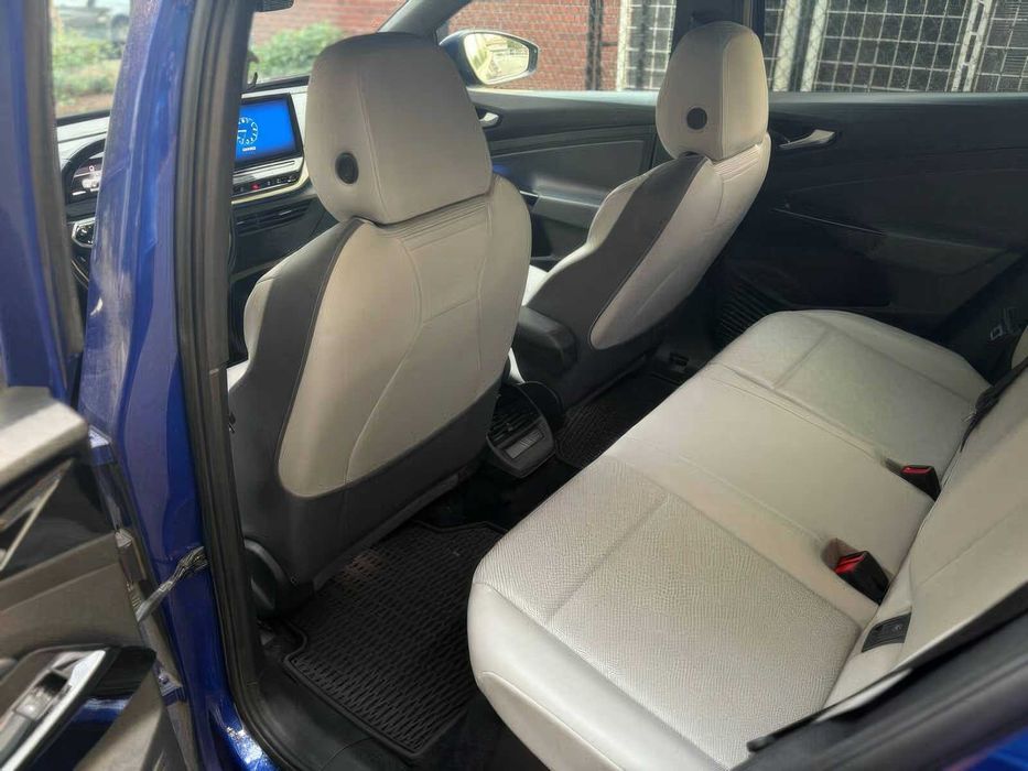 Volkswagen ID.4      2021