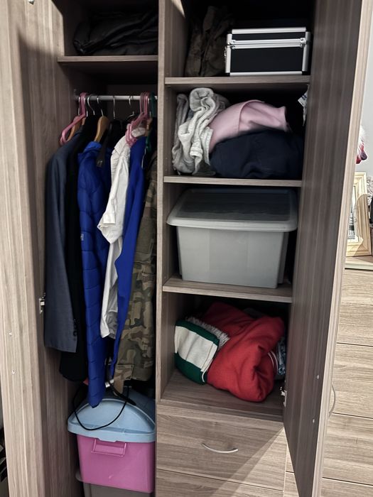 Zestaw mebli szafa i komody