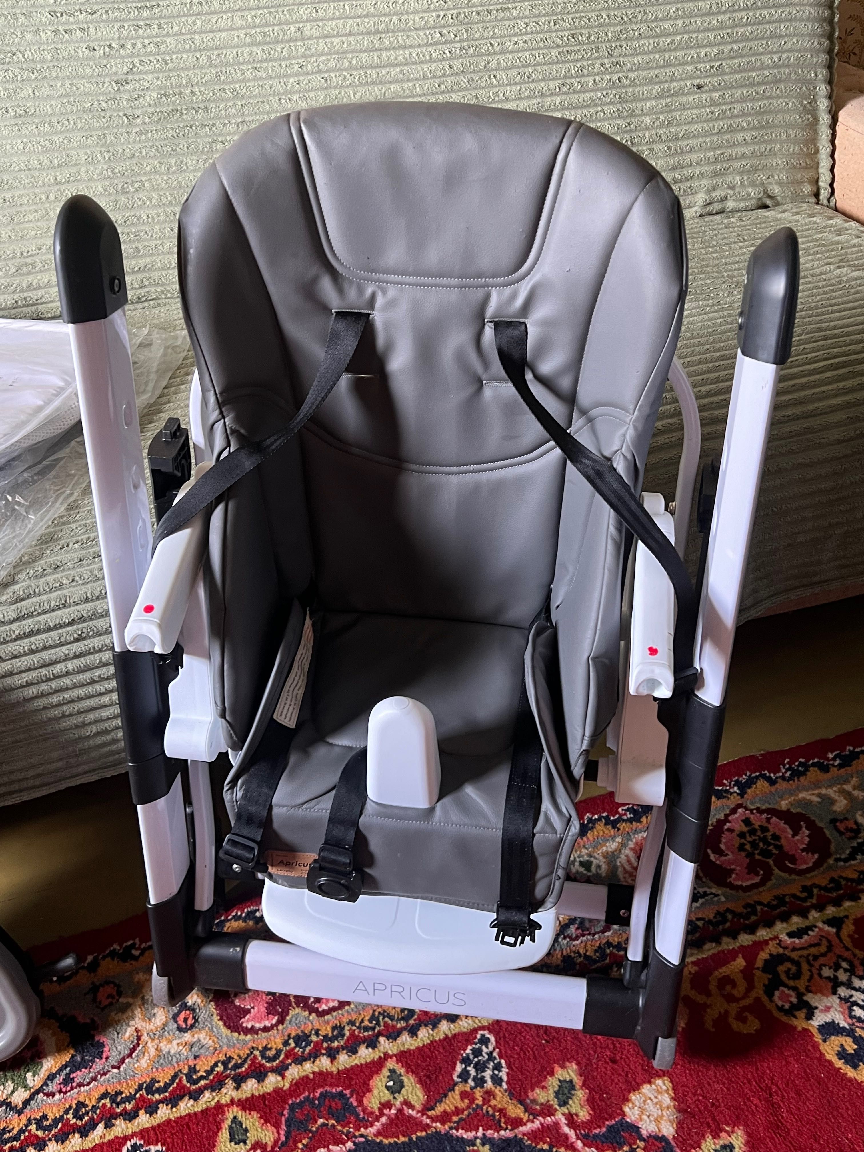 Стільчик для годування CARRELLO Apricus
б/в
