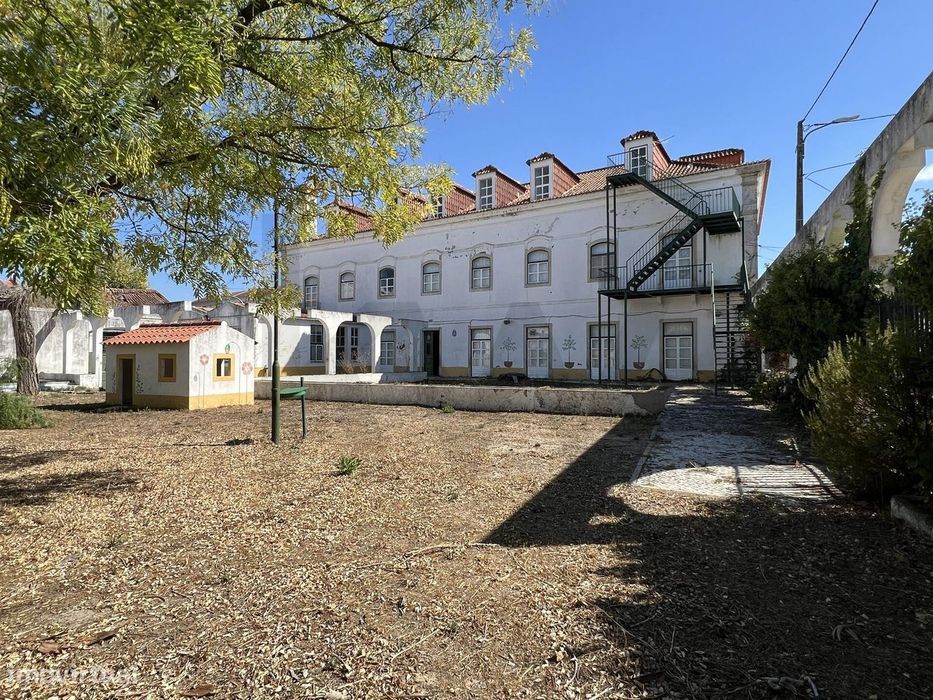 Edifício Emblemático no Coração de Almeirim