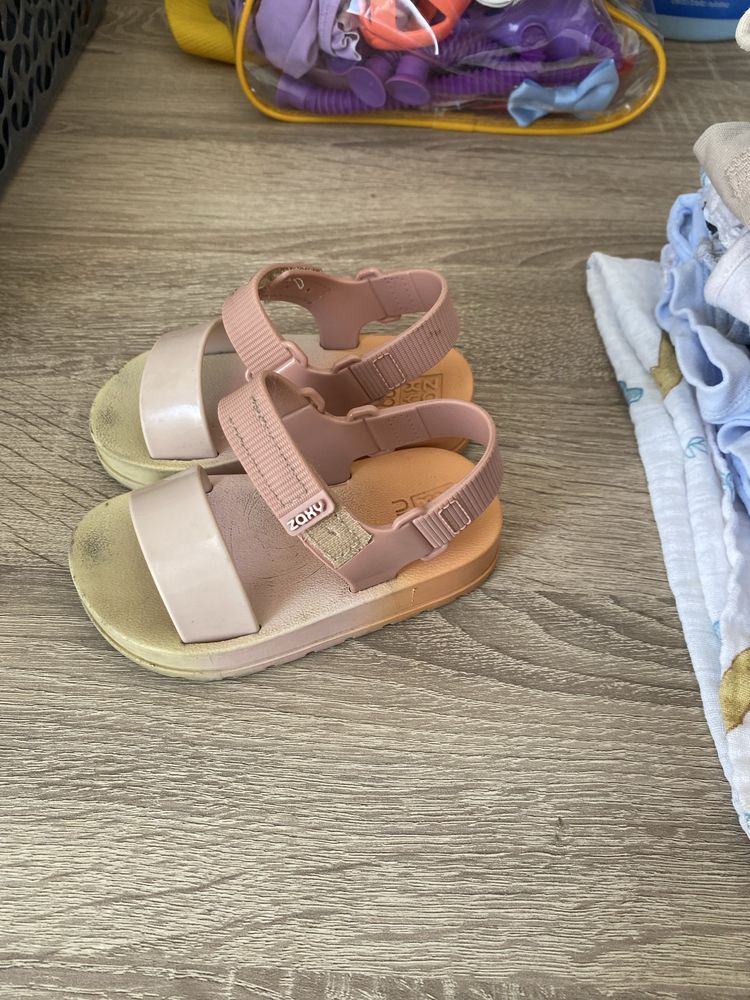 Sandalias de menina