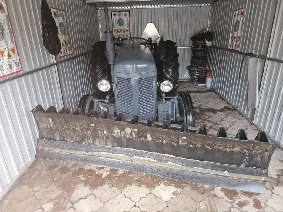 Ciągnik ferguson zarestrowany  2.0 benzyna rok 1955