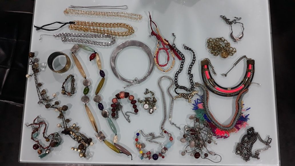 Lote de colares e pulseiras