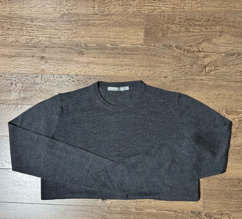 Тонкий шерстяной свитер Icebreaker.