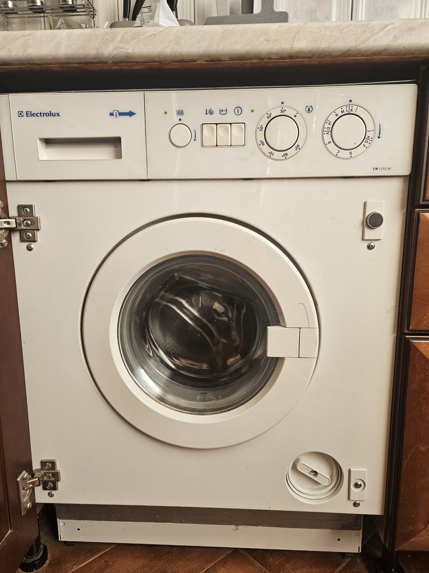 Продам пральну машинку Electrolux EW 1250 WI