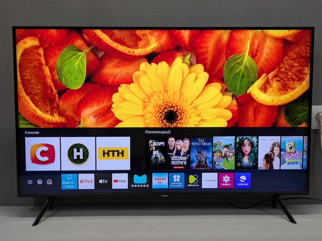 Samsung GQ43Q60T QLED телевізор 4K SmartTV