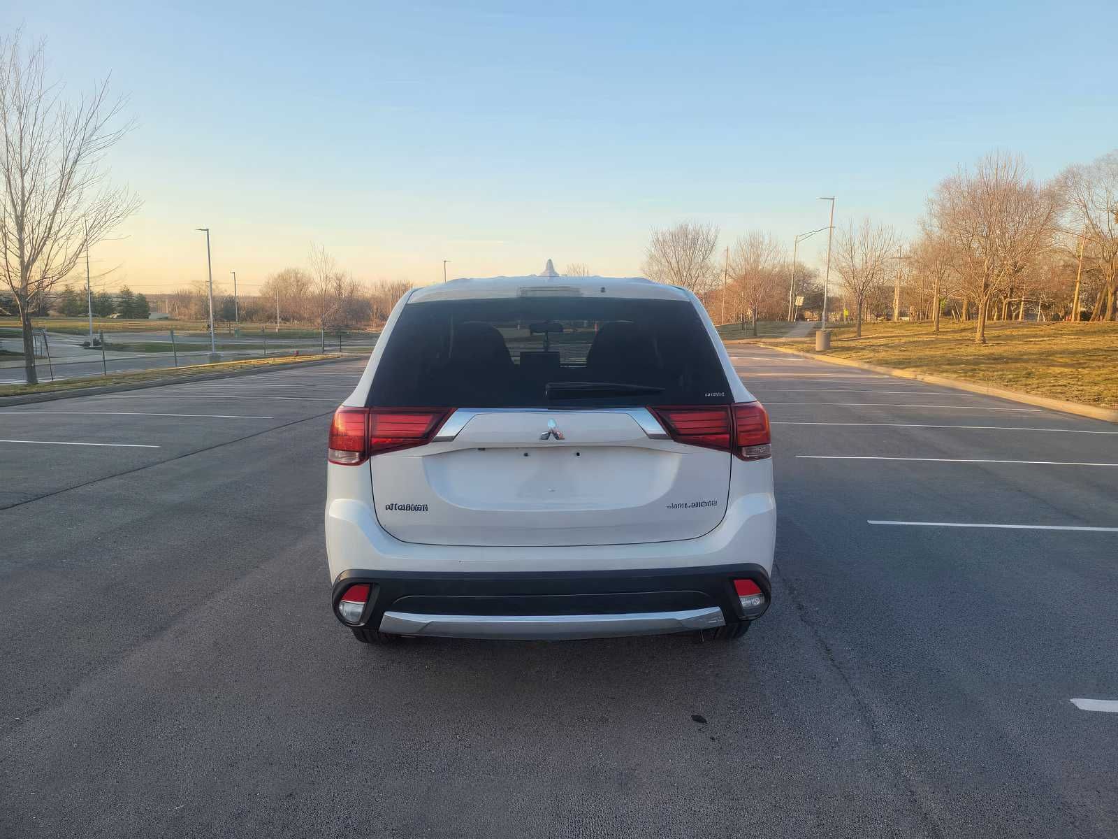 2017 Mitsubishi Outlander ES