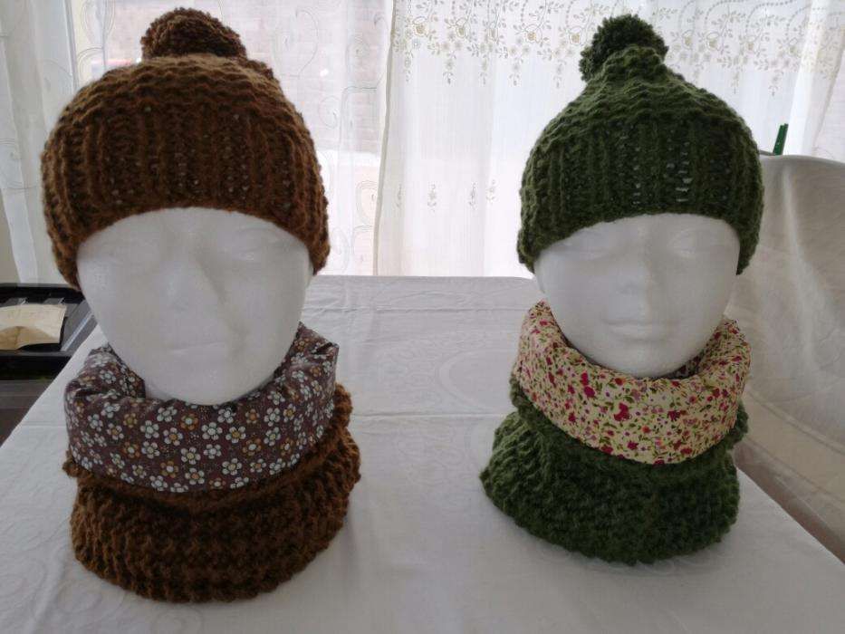 Golas em lã e tecido e gorros a condizer