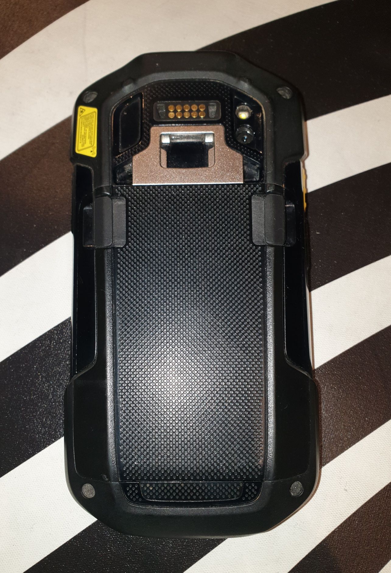 Dwa terminale Zebra TC75X - model TC75FK plus dwie stacje ładowania