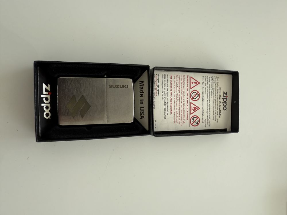 Zapalniczka Zippo z grawerem SUZUKI