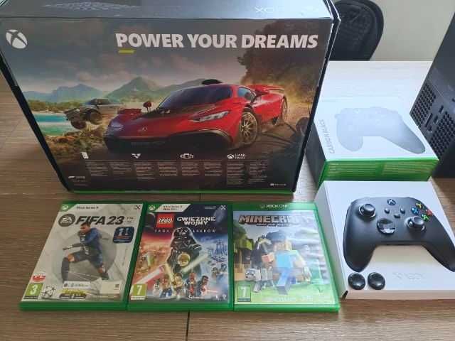 Konsola MICROSOFT XBOX Series X. Jeden pad.