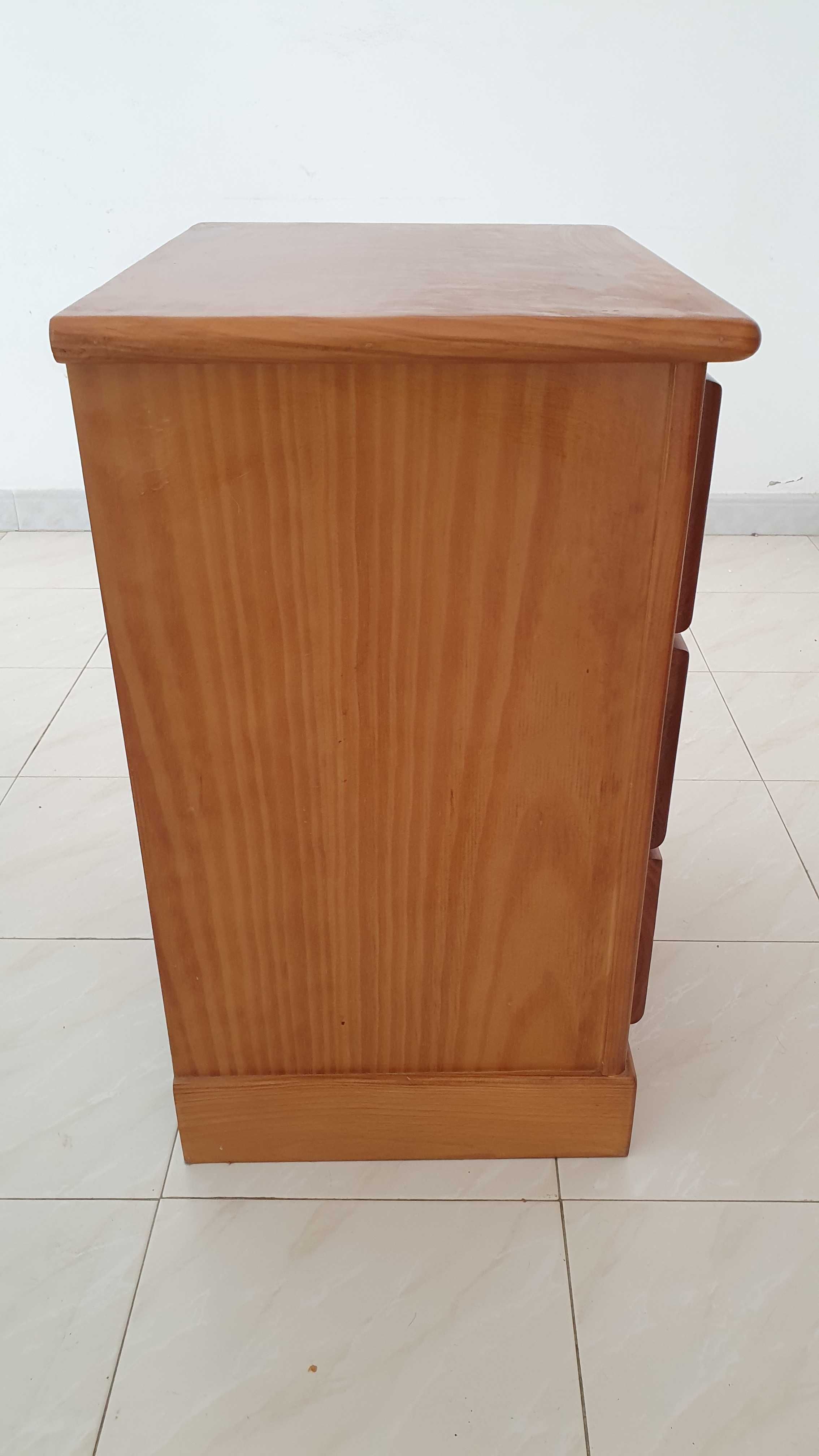 Mesa de Cabeceira