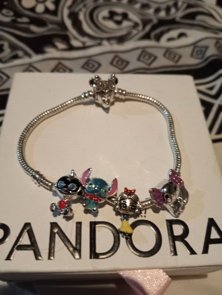 Pulseira com 4 pingentes