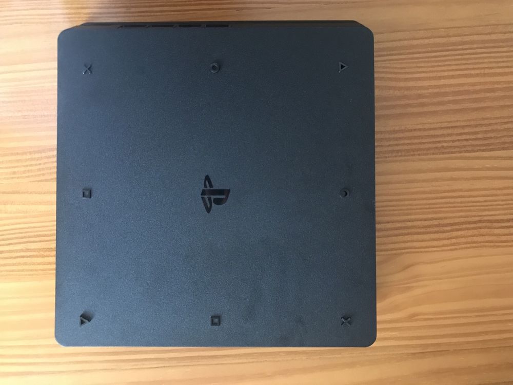 Playstation 4 Slim + Comando