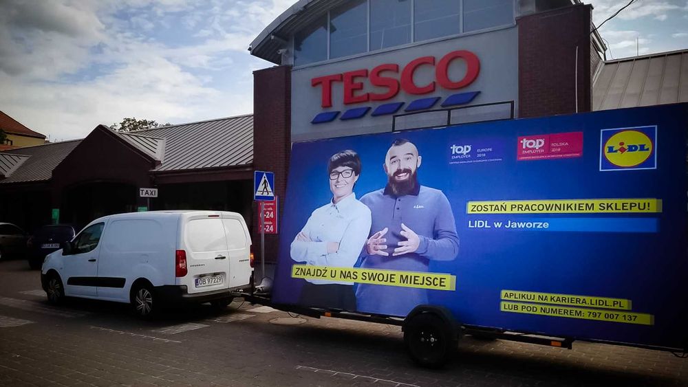 Reklama mobilna Billboardy Backlight Przyczepy Busy Kampanie reklamowe