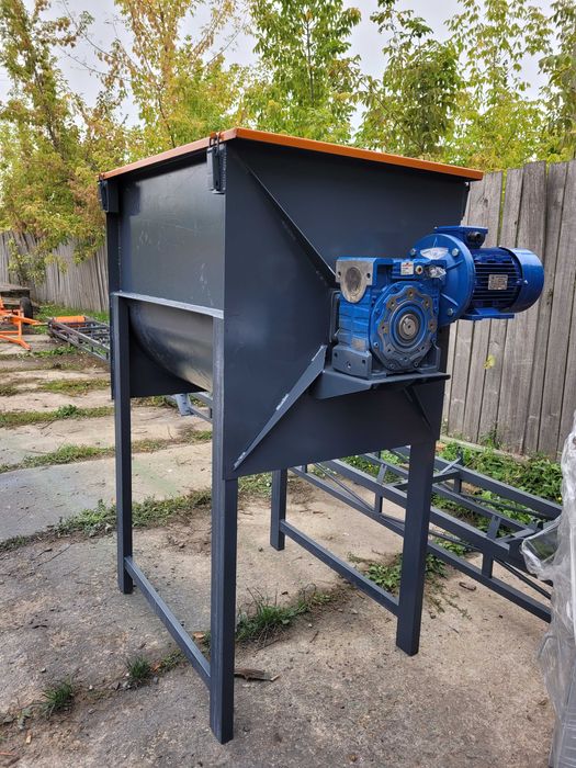 Шнековый смеситель, кормосмеситель, смешиватель комбикормов