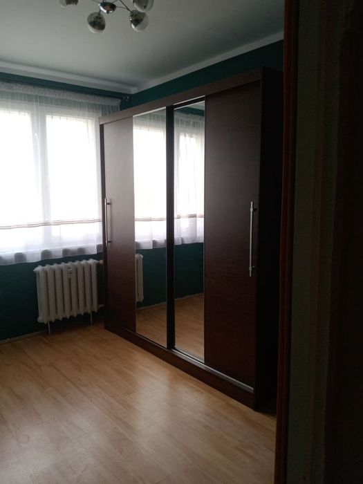 Sprzedam szafę z lustrem