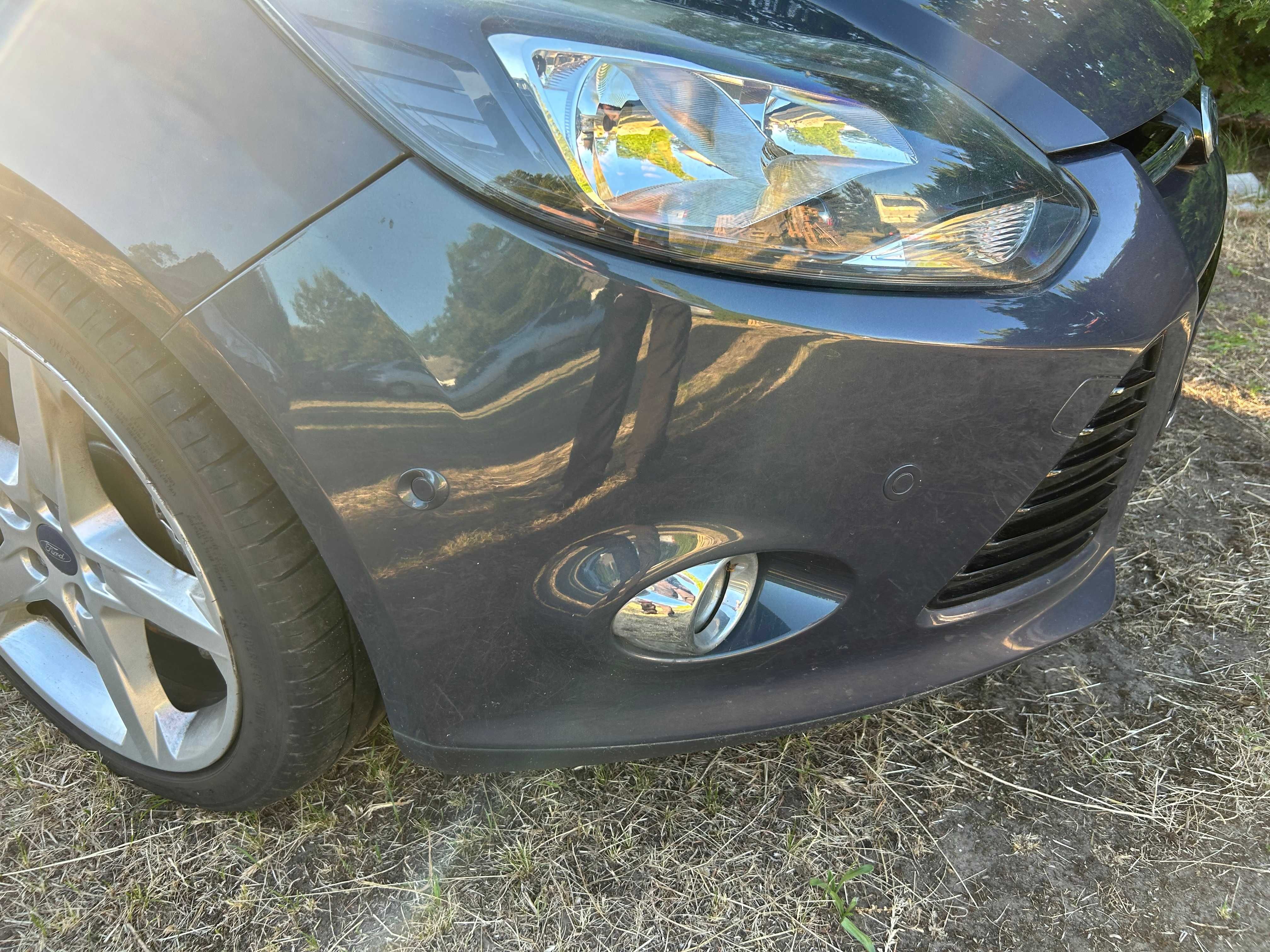 Zderzak przedni przód Ford Focus MK3 EB Przedlift 10-14 PDC Halogeny