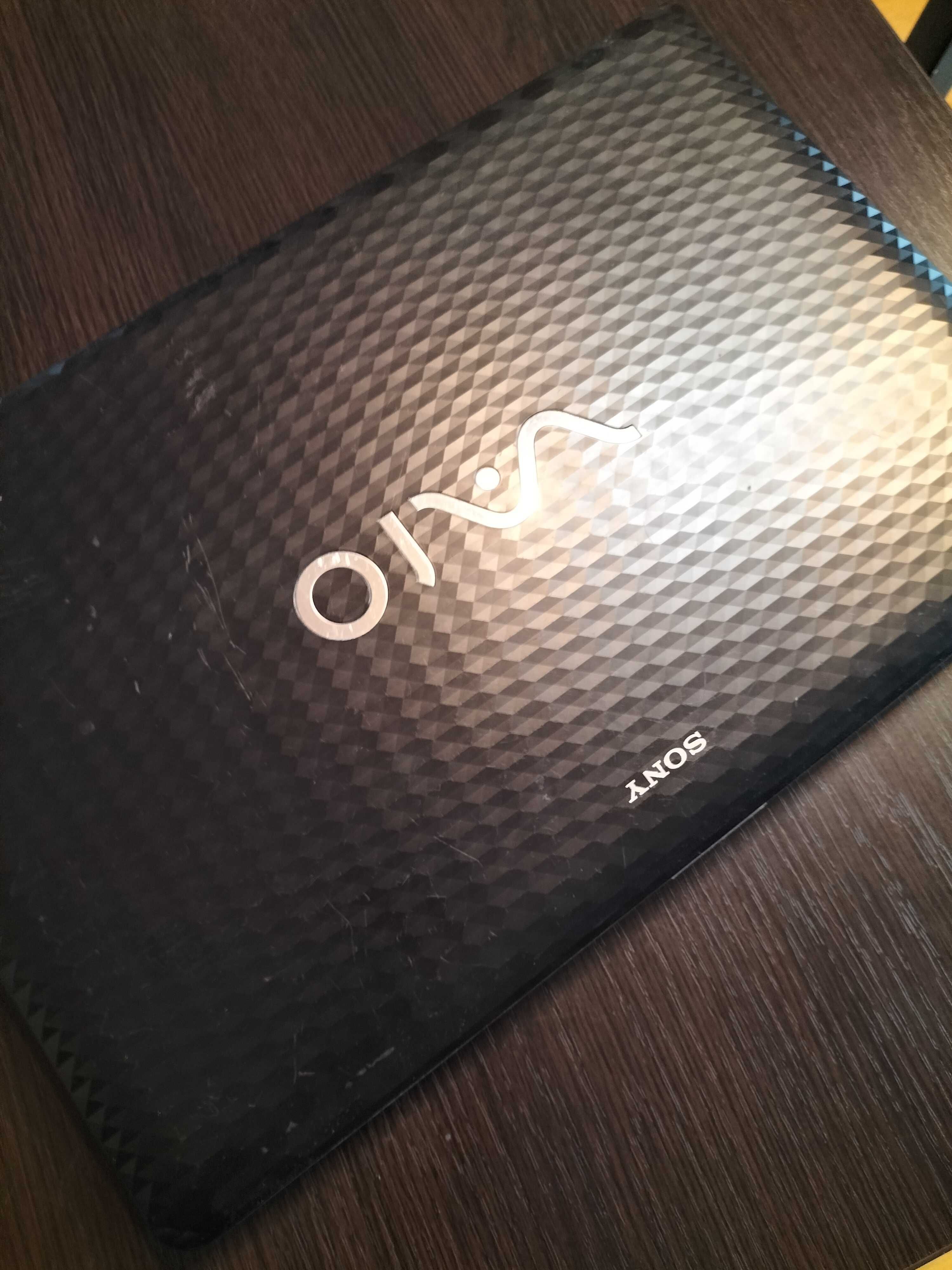 Laptop SONY VAIO PCG-91211m W10 i3 8Gb SSD 500Gb 17 cali
