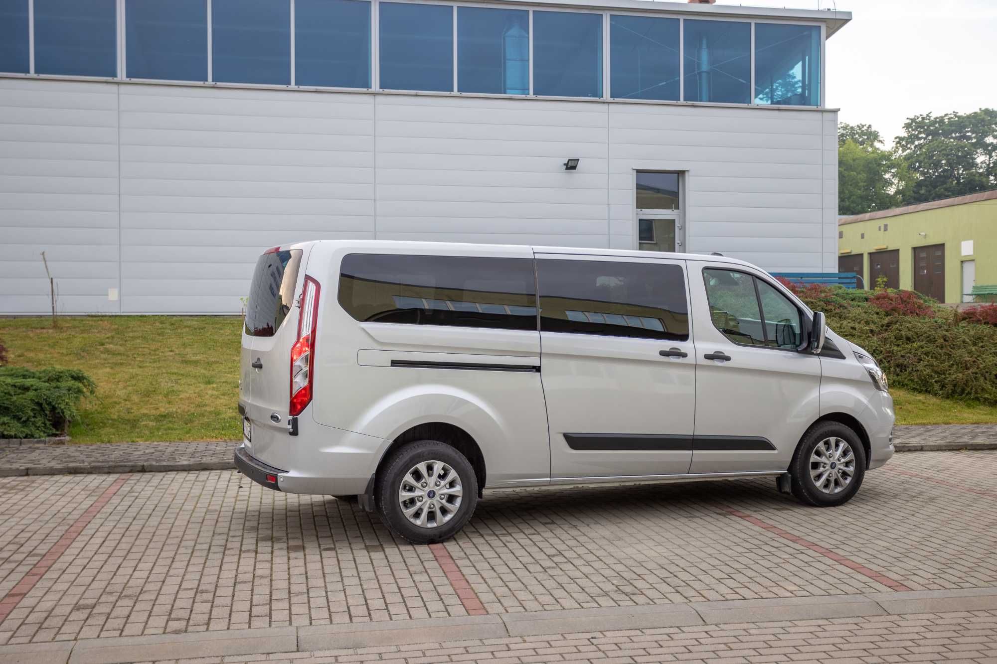 Wynajem busa, Wynajem busów 9-cio osobowych