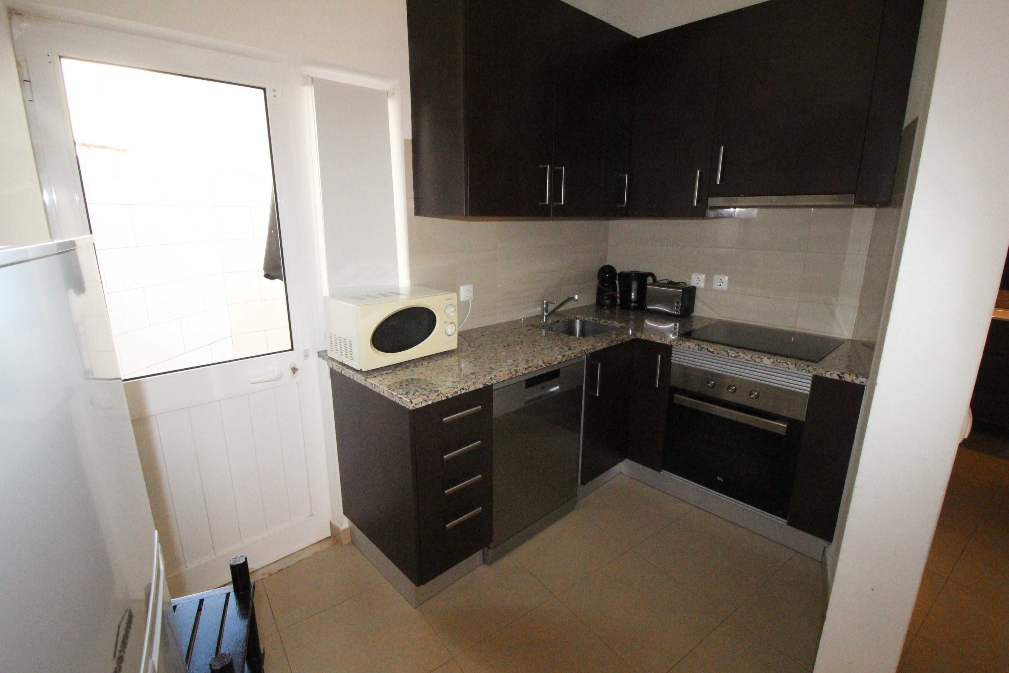 Armação de Pêra T2 Renovado, terraço privado, Praia Pescadores