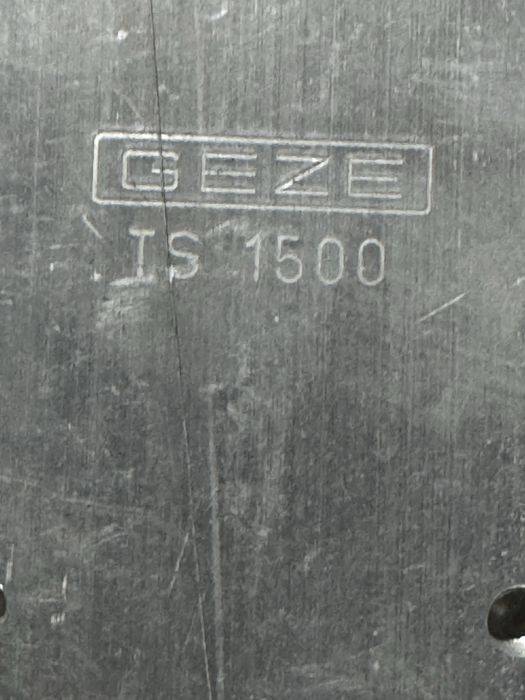 GEZE TS 1500 Płyta montażowa do samozamykaczy