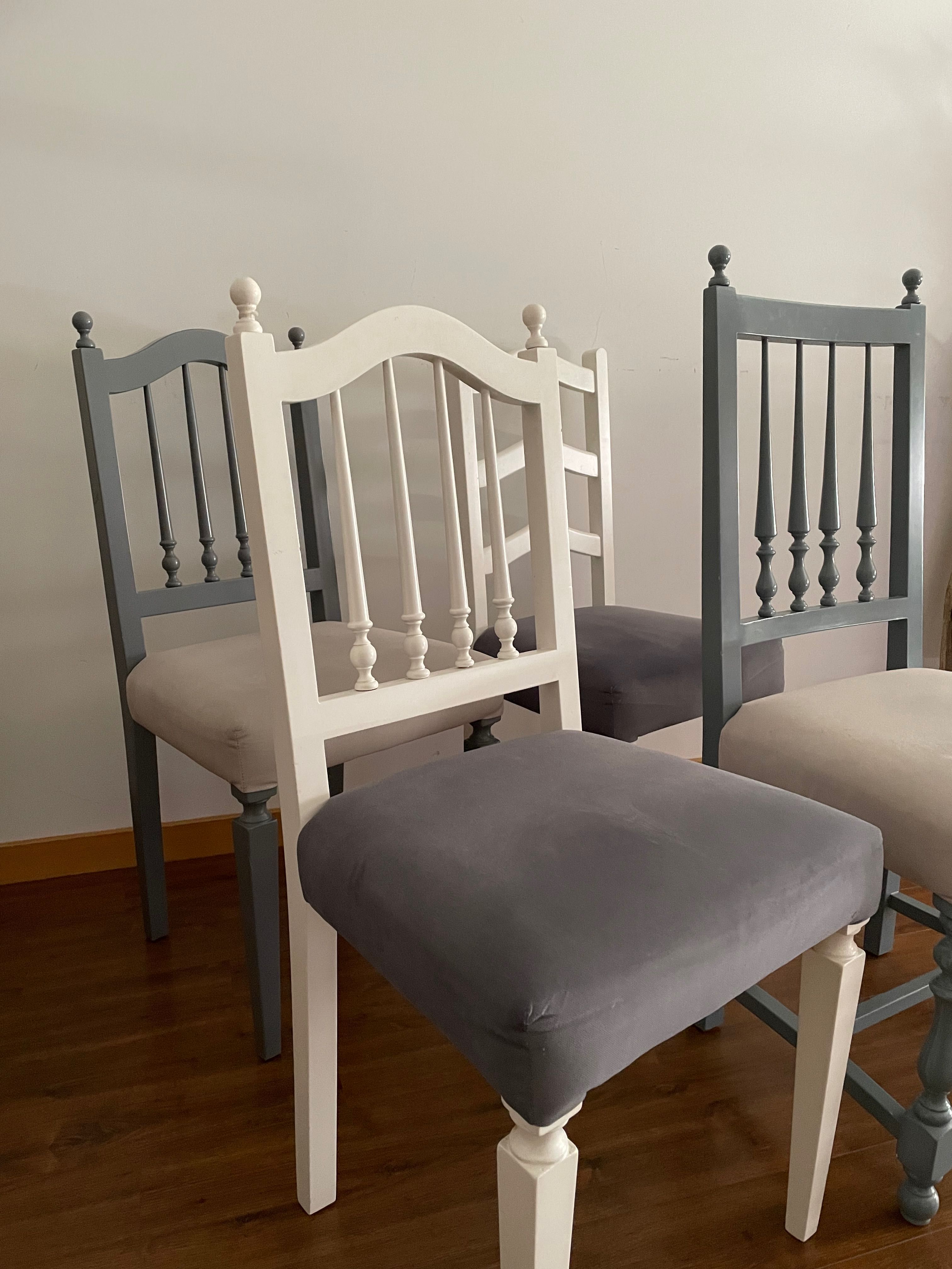 Conjunto de quatro cadeiras