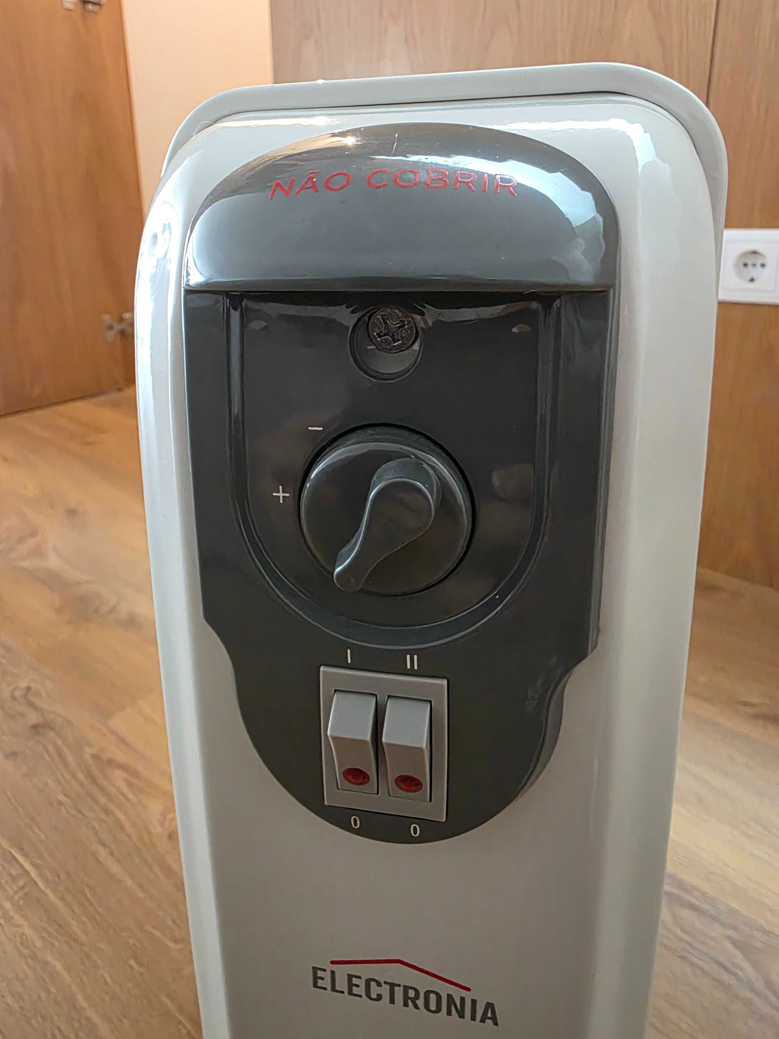 Aquecedor a óleo ELECTRONIA 2000W