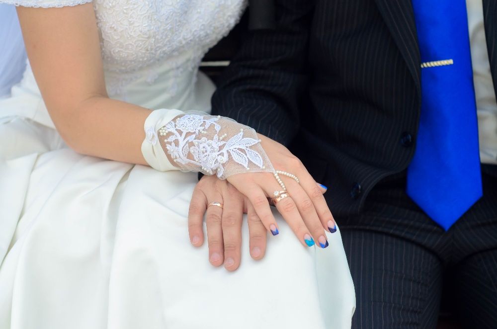 Перчатки ажурные с бисером и жемчугом