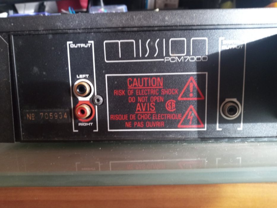 Leitor de cds Mission c/ avaria