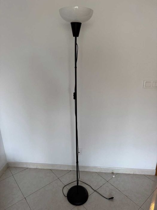 Candeeiro de pé, preto/branco TÅGARP, IKEA