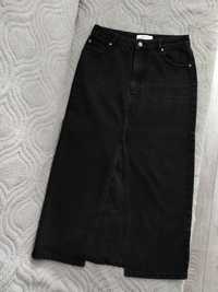 Czarna jeansowa spódnica midi z wysokim stanem i rozcięciem z przodu M
